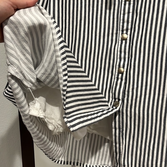 Button-up skirt with a belt - Picture 6 of 10